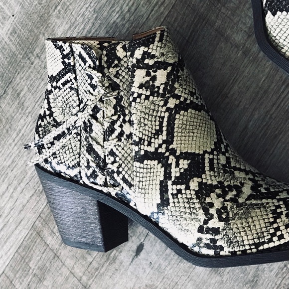 Mata Boho Python Snake Animal Print Heeled Bootie - Picture 7 of 9